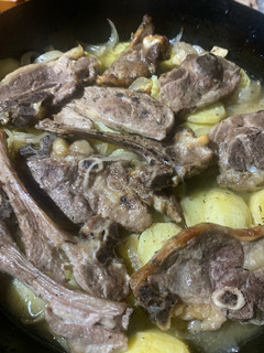 Una foto de Cordero chuleteado al horno