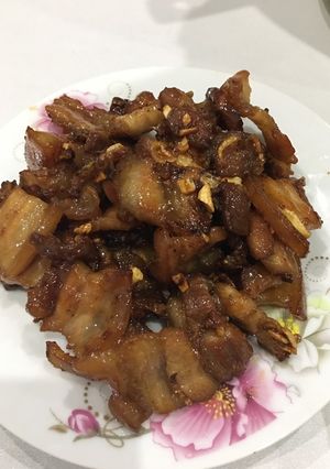 Hình của món Thịt ba chỉ rang cháy cạnh.