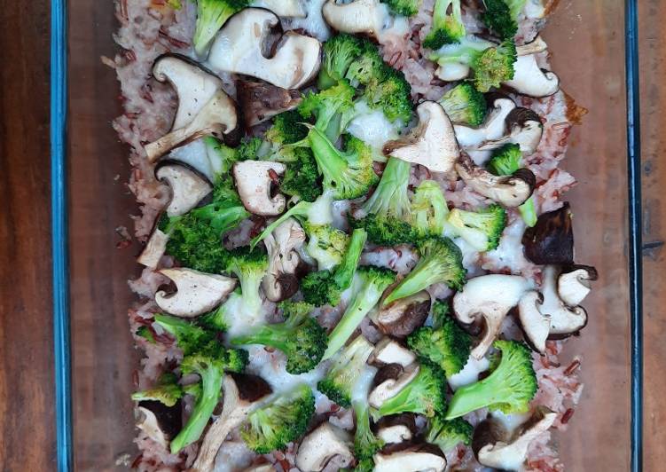 Langkah Mudah untuk Menyiapkan Nasi Panggang Jamur Brokoli, Menggugah Selera