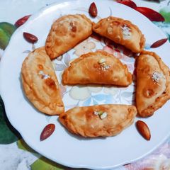 A picture of Tasty crispy dry fruit mava Holi Gujiya.