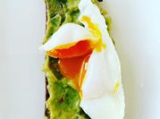 Une photo de oeuf mollet