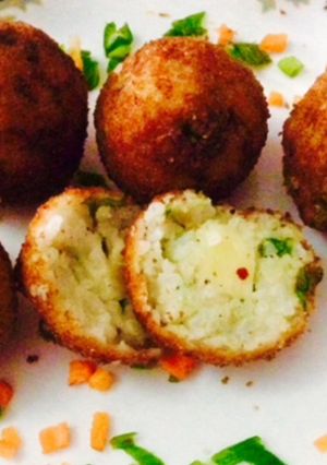 A picture of Leftover rice Cheesy balls.