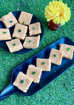 नारियल बर्फ़ी(nariyal barfi recipe in hindi) रेसिपी मुख्य फोटो
