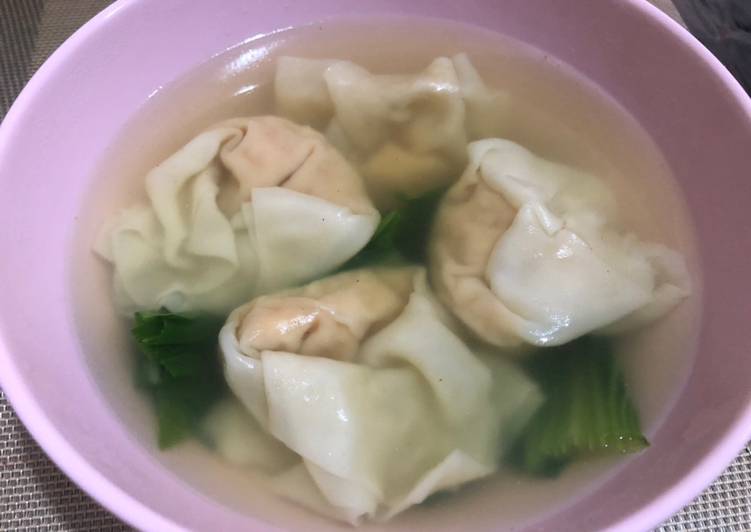 Wonton soup / pangsit