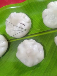 उकडीचे मोदक (ukadiche modak recipe in marathi) रेसिपी चे मुख्य फोटो