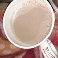 A picture of Kashmiri tea (kawa).
