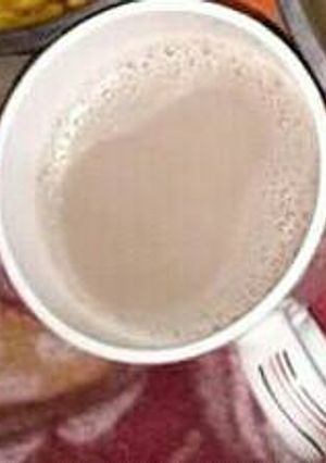 A picture of Kashmiri tea (kawa).