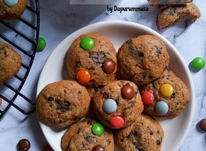 Foto resep Soft Cookies isi DCC cincang, kismis, Toping ChaCha chocochips