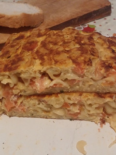 Una foto de Tortilla de tirabuzones con tomate
