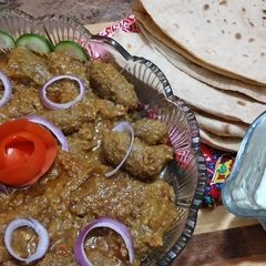 A picture of Muthi kabab with gravy.