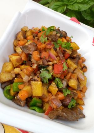 A picture of Stir fried potatoes with veggies and gizzard.