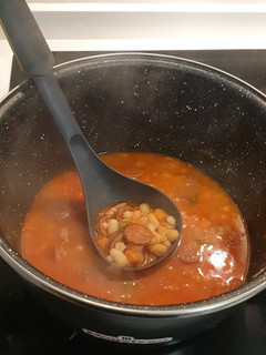 Una foto de Alubias Blancas con chorizo y verduras