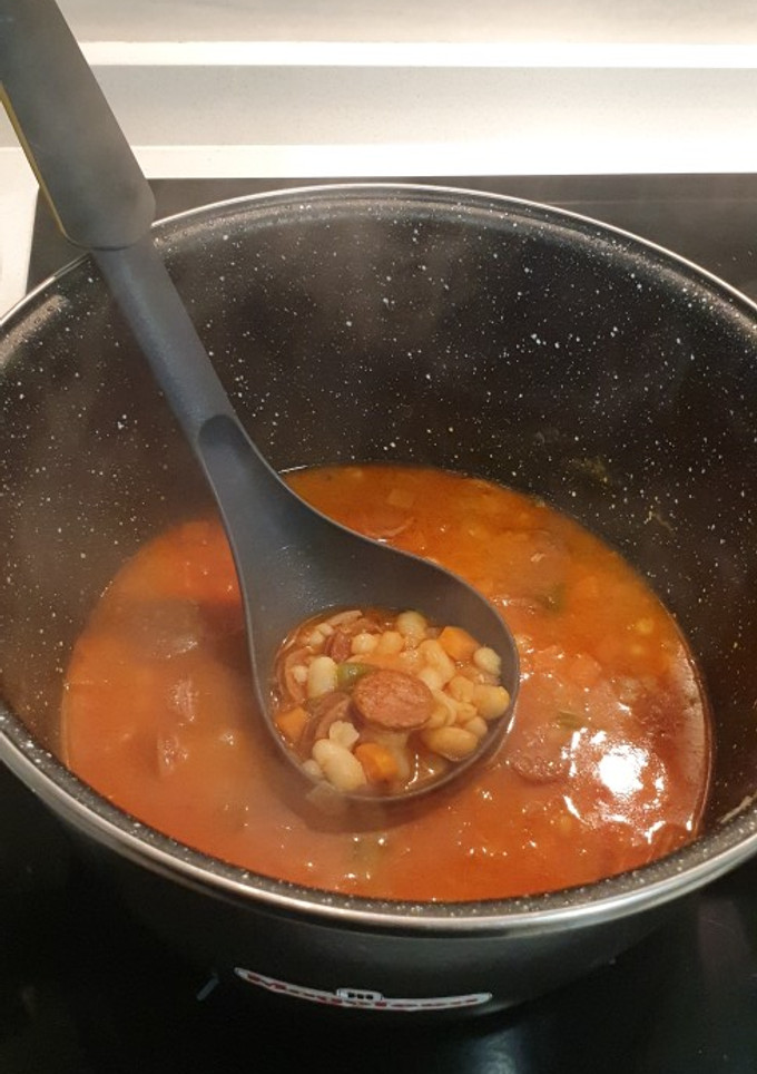 Una foto de Alubias Blancas con chorizo y verduras
