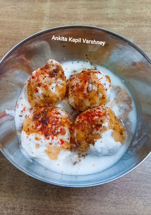 A picture of Dahi Vada.