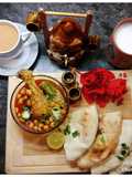 Murgh Cholay With Nan, Meethi Lassi and Tea