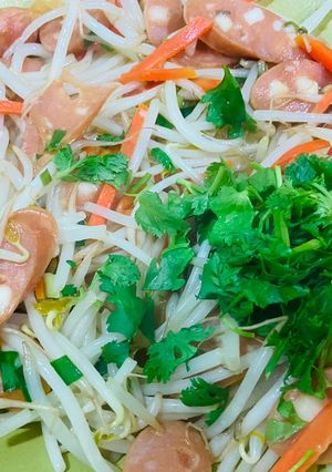 臘腸清炒豆芽菜 的食譜成品照片