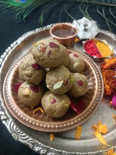 तिल गुड़ लड्डू मकर संक्रांति स्पेशल(til gud recipe in hindi) रेसिपी मुख्य फोटो