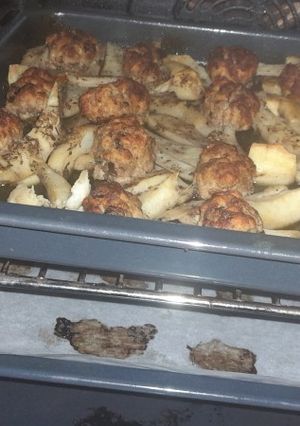 Φωτογραφία της συνταγής Μπιφτέκια με πατάτες στον φούρνο