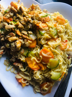Spicy Indomie Wid Scramble Egg ainihin hoton girkin