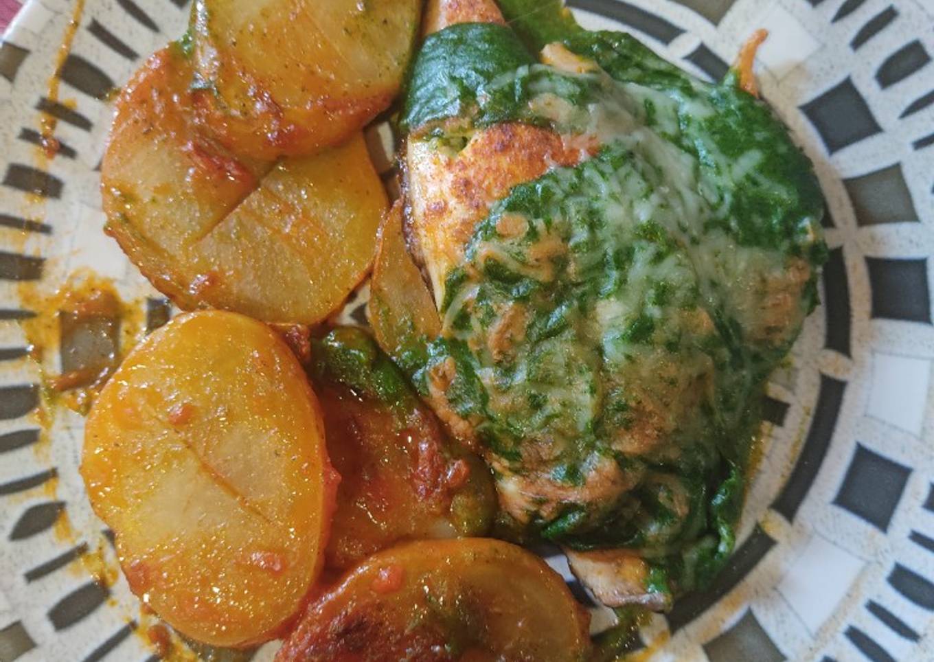 Dorada al horno con crema de espinacas gratinada