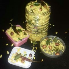 A picture of Fried flattened rice.