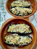 Berenjena gratinada con piñones rellena de setas