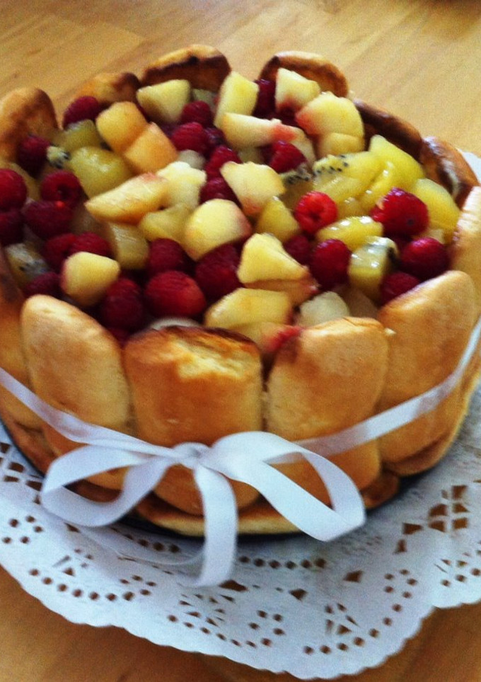 Una foto de Tarta de frutas y crema de queso