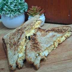 A picture of Tamago Sando.