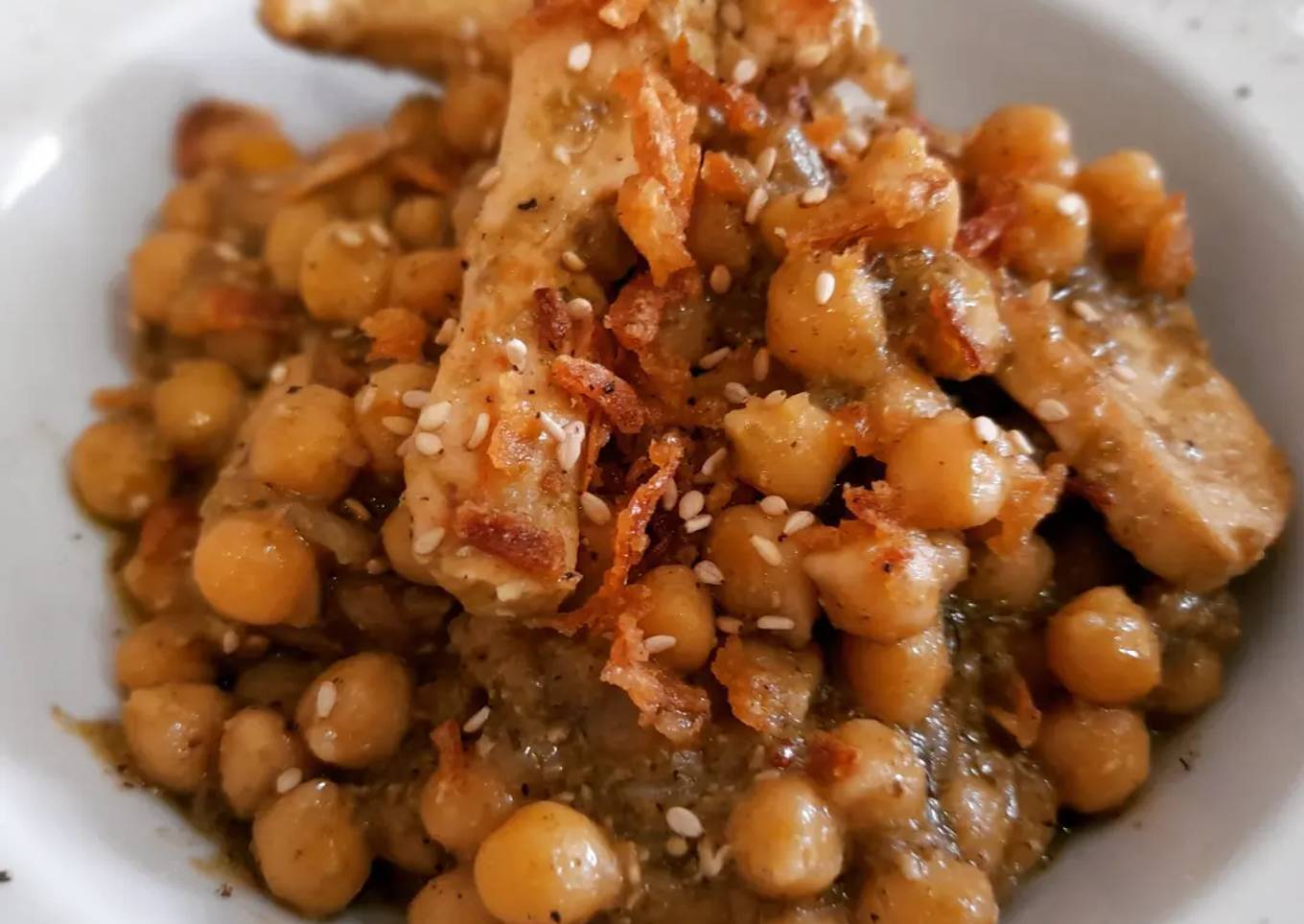 Garbanzos con pollo al pesto