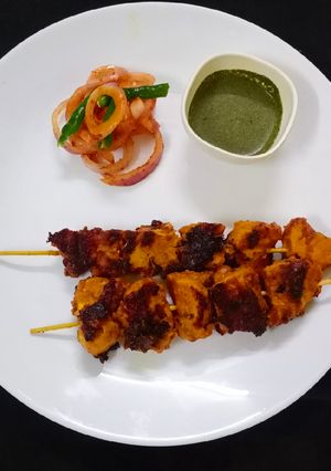 A picture of Chicken Tikka.