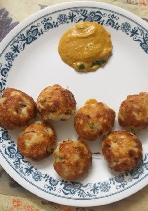 A picture of Rava Paniyaram or sooji appe.