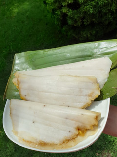 A picture of Chakka appam/ steamed jackfruit rice cake.