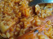 Una foto de arroz con congrio