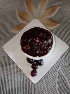 A picture of Grapes chutney.