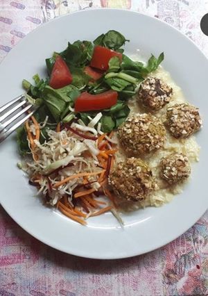 Una foto de Bombitas de brócoli con salsa de pollo y mostaza
