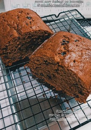 Foto resep Easy zucchini bread (enak & moist)