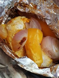 صورة لوصفة دجاج مغلف بالفرن مع أرز صيادية