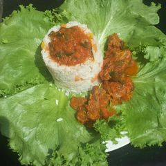 A picture of Rice and goat meat stew in lettuce.