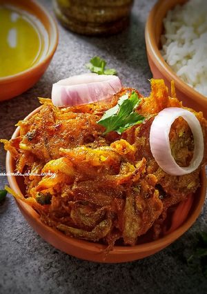 কাচকি মাছের পেঁয়াজি (Kachki Macher peyaji recipe in Bengali) রেসিপির প্রধান ছবি