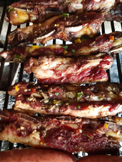 Una foto de Asado de tira con condimento para carnes rojas 🇺🇾