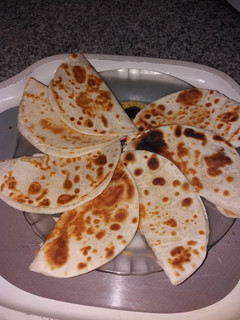 Una foto de Quesadillas con tapas de empanada