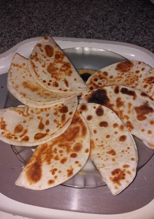 Una foto de Quesadillas con tapas de empanada