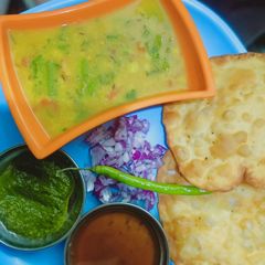 Sindhi dal pakwan A picture of Sindhi dal pakwan.