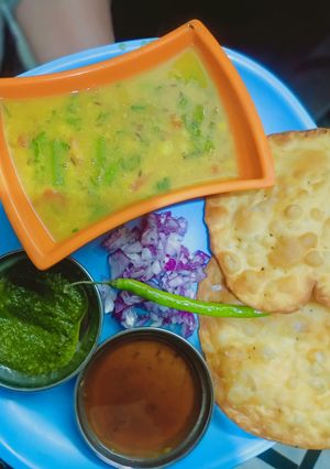 A picture of Sindhi dal pakwan.