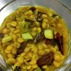 A picture of Narkal diye cholar dal.