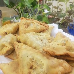 A picture of Meat and potato samosas.