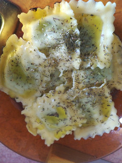 Una foto de Ravioli con requesón y espinacas con hierbas provenzales