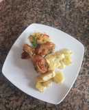 Muslo de pollo al horno, con papines en salsa de mostaza y queso