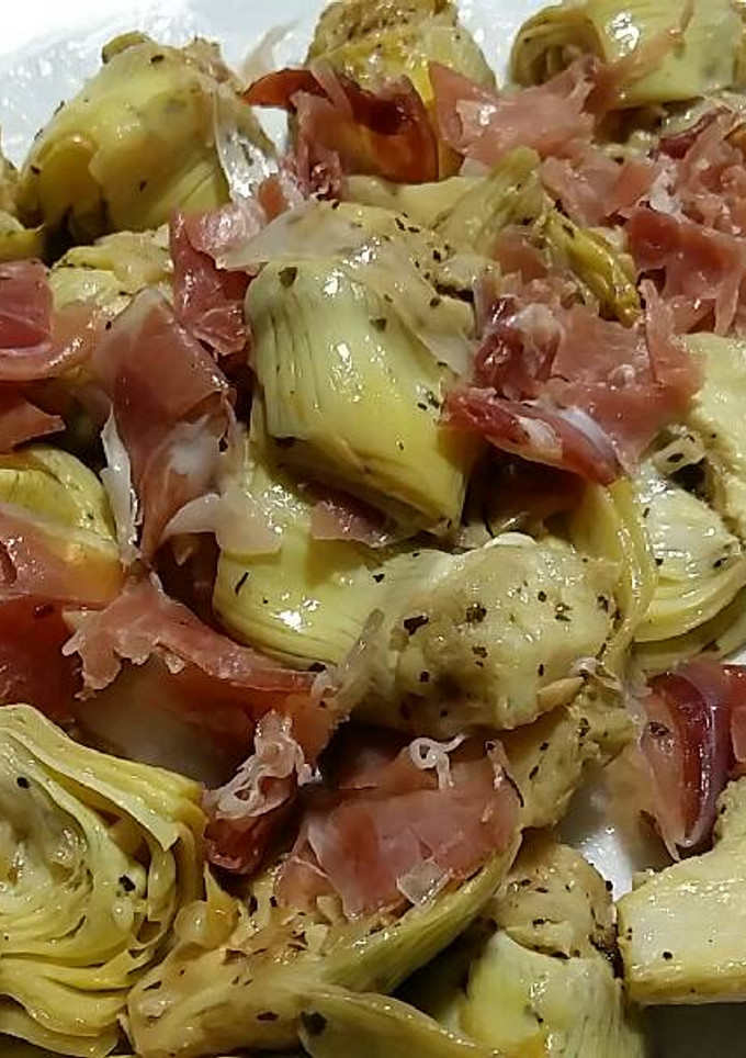 Una foto de Alcachofas rehogadas con jamón serrano