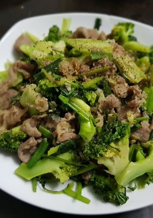 Hình của món Thịt bò xào súp lơ.